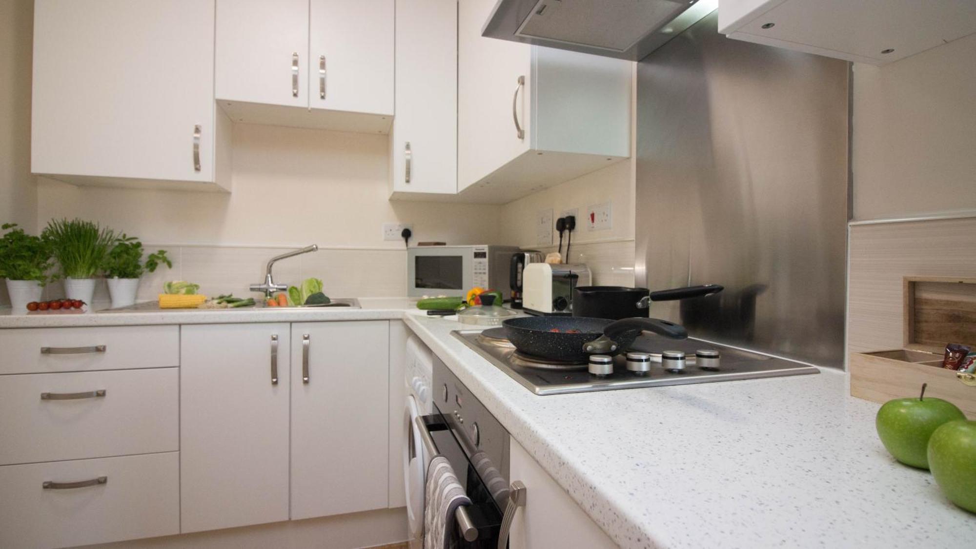 Castle Point Apartments Southampton Premier Lodge エクステリア 写真