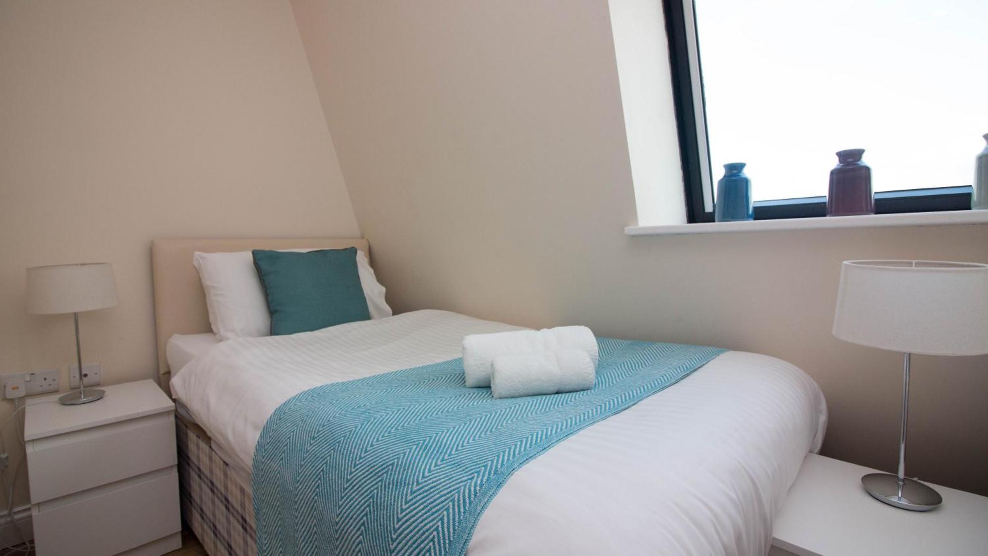 Castle Point Apartments Southampton Premier Lodge エクステリア 写真