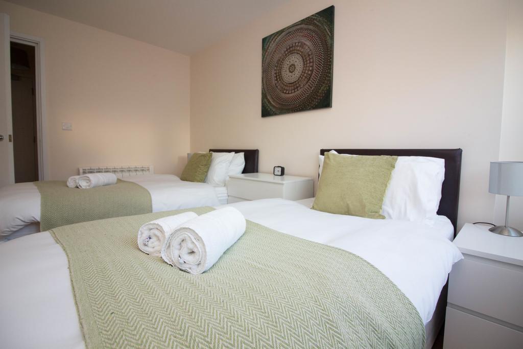 Castle Point Apartments Southampton Premier Lodge エクステリア 写真
