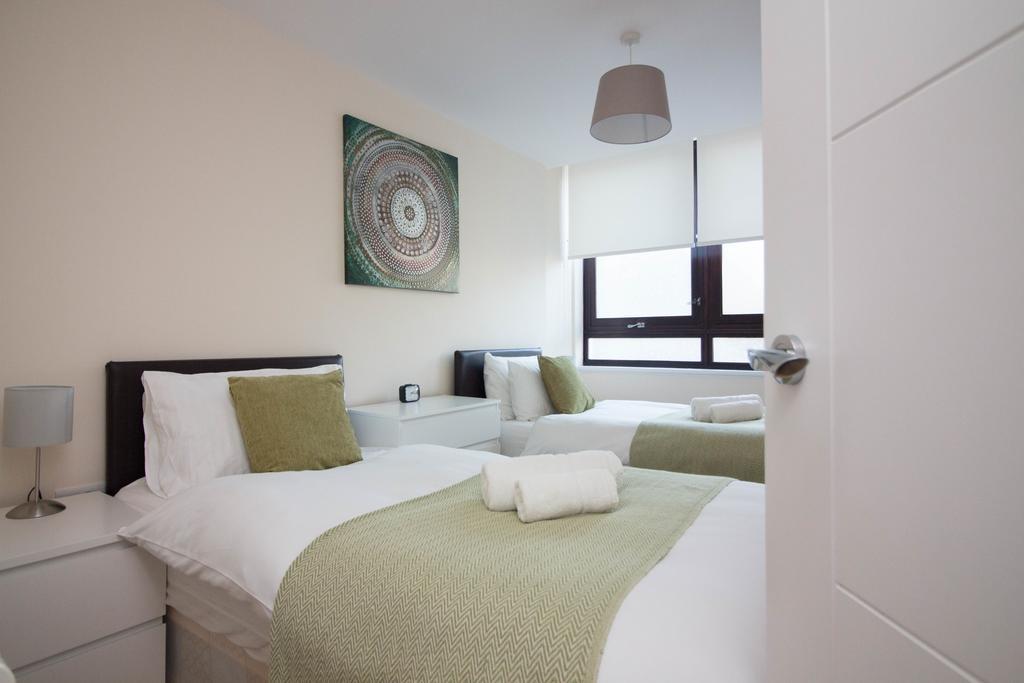 Castle Point Apartments Southampton Premier Lodge エクステリア 写真
